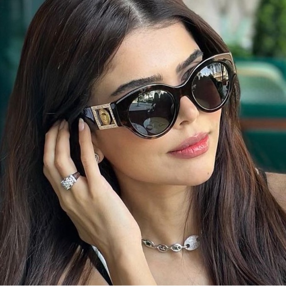 Versace Sunglasses, New 250 - Picture 2 of 5